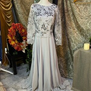 Chic Long Sleeve Floral Dress in Gray